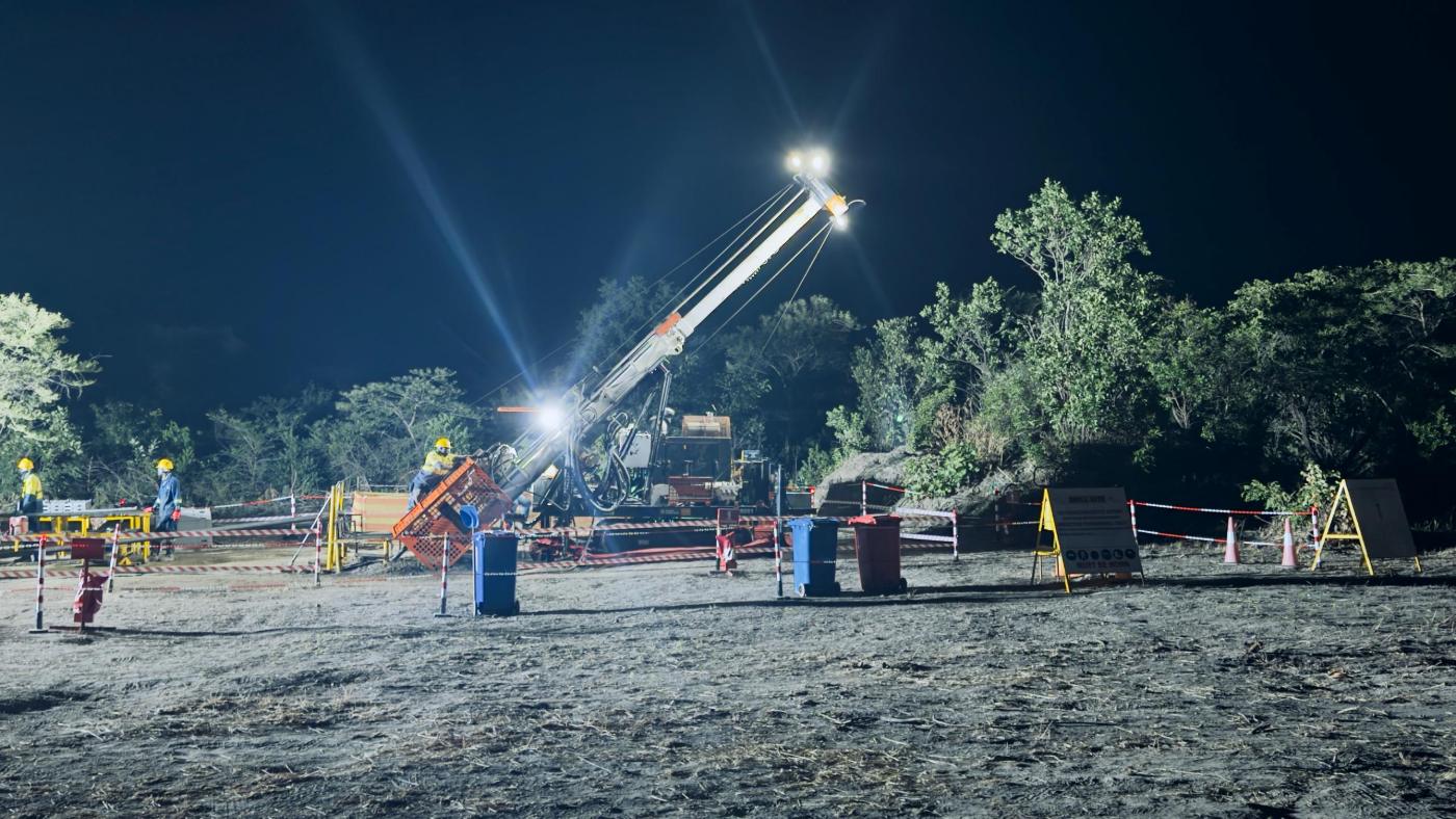 Cipembele rig on night shift at Kanyamata